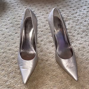 Nine West Gold Pumps